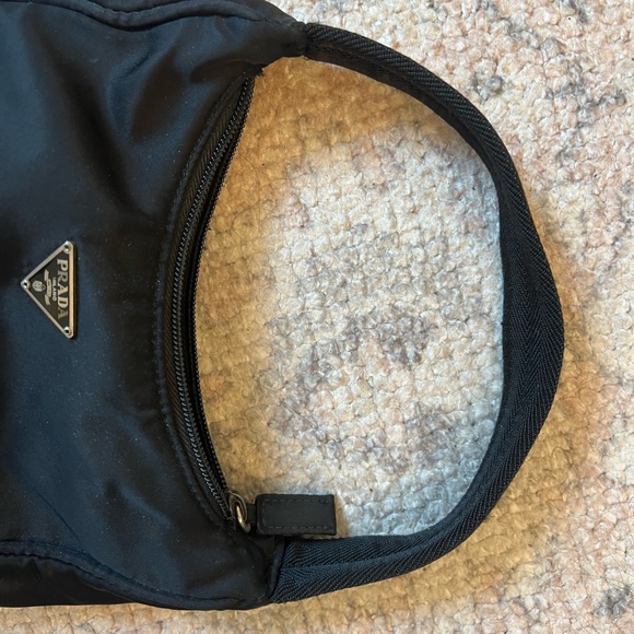 Prada Tessuto Mini Re-Edition 2000 Nylon Bag w/ authentic ID card verification - Picture 16 of 16
